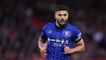 “سام مرسي في التشكيل الأساسي لمباراة إيبسويتش تاون ضد ساوثهامبتون في صراع الهبوط”