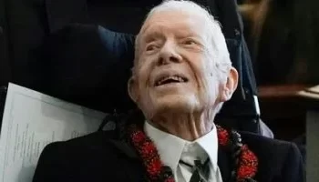 جيمي كارتر يحصد جائزة جرامي بعد وفاته عن تسجيلات “أيام الأحد الأخيرة”