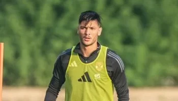 اختبار طبي لأشرف داري وعمر كمال يواصل الغياب عن الأهلي