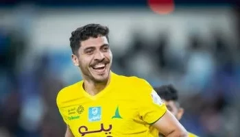 الأهلي يفتح باب التفاوض مع محمد شريف لعودته في الصيف