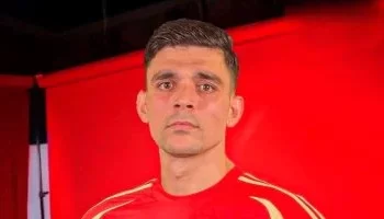 أشرف بن شرقي يختار القميص 34 دعمًا لعبد الحق نوري ويواصل برنامجه التأهيلي مع الأهلي