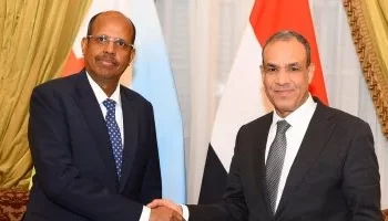 مصر وجيبوتي تبحثان تعزيز التعاون الثنائي والقضايا الإقليمية 