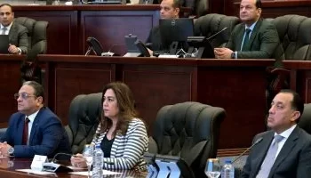 مدبولي يستعرض استعدادات المحافظات لمواجهة الأزمات والكوارث”