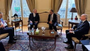 وزير الخارجية المصري يلتقي نظيره اللبناني في باريس لبحث التعاون والتطورات الإقليمية