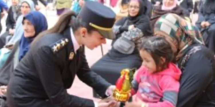 وزارة الداخلية تطلق قوافل إنسانية لتوزيع المساعدات الغذائية بالمجان