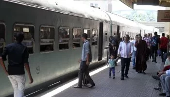 السكة الحديد تحذر: غرامة 50 جنيهًا لغير المحتفظين بتذكرة السفر عند الخروج من المحطات