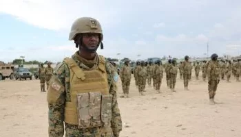 الجيش الصومالي يتصدى لهجوم إرهابي وينفذ عملية عسكرية ضد “الشباب”