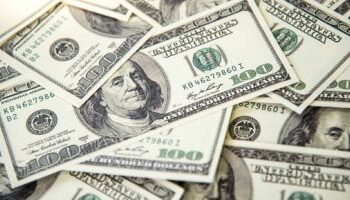 تراجع طفيف في سعر الدولار أمام الجنيه المصري اليوم