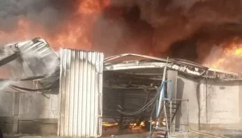 حريق هائل بمصنع في المنطقة الصناعية ببياض العرب ببني سويف
