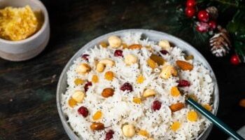 طريقة عمل الأرز بالمكسرات وقطع الفاكهة لمائدة إفطار رمضان