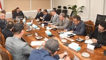 وزير الإسكان يتابع تنفيذ مشروعات “حياة كريمة” ويؤكد دعم المنتج المحلي