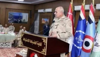 رئيس أركان حرب القوات المسلحة يتناول الإفطار مع طلبة كلية الضباط الاحتياط