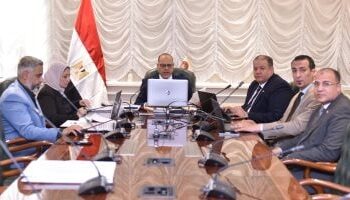 وزير العمل يشهد توزيع 750 عقد عمل في 26 محافظة عبر الفيديو كونفرانس