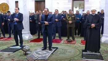 الرئيس السيسي يفتتح أعمال تطوير مسجد السيدة نفيسة ويؤدي صلاة الفجر به