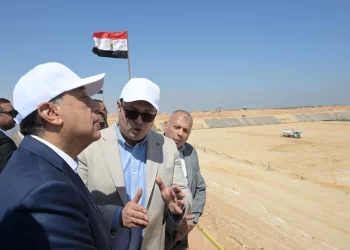 رئيس الوزراء يتفقد محطة الصرف الصناعي بالعاشر من رمضان ويوجه بتكثيف العمل