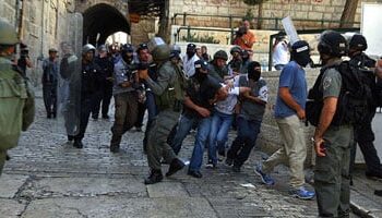 مستوطنون يقتحمون الأقصى.. وإصابة شاب برصاص الاحتلال في القدس