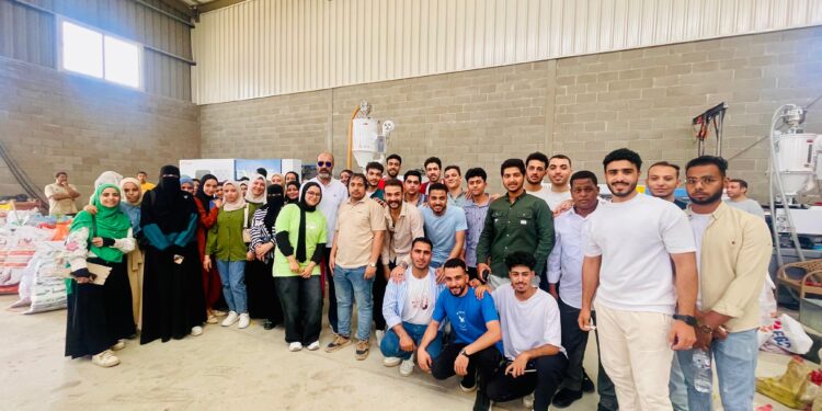 جامعة سوهاج تنظم زيارة علمية لطلاب التكنولوجيا إلى مصانع البلاستيك بجرجا لتعزيز التدريب العملي