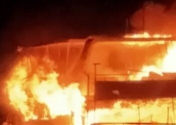 حريق يلتهم لنش سياحي بمدينة سفاجا