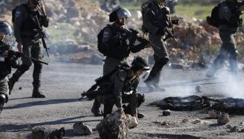 استشهاد 64 أسيرًا فلسطينيًا في سجون الاحتلال منذ بدء عدوان غزة