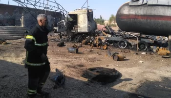 السيطرة على حريق شاحنة مواد بترولية بطريق سفاجا – قنا دون إصابات