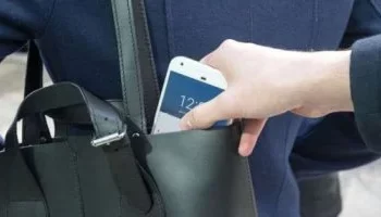 القبض على عاطل تخصص في سرقة الهواتف المحمولة بأسلوب الخطف بالسيدة زينب