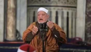 الدكتور أحمد عمر هاشم يخضع لفحوصات طبية إثر وعكة صحية بسيطة