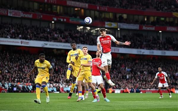 أرسنال يتعادل مع كريستال بالاس ويمنح ليفربول فرصة ذهبية للاقتراب من حسم اللقب