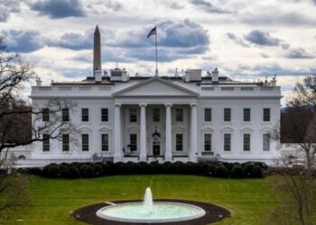 البيت الأبيض ينتقد غرامة الاتحاد الأوروبي على “ميتا” و”أبل”: لن نتسامح مع الابتزاز الاقتصادي