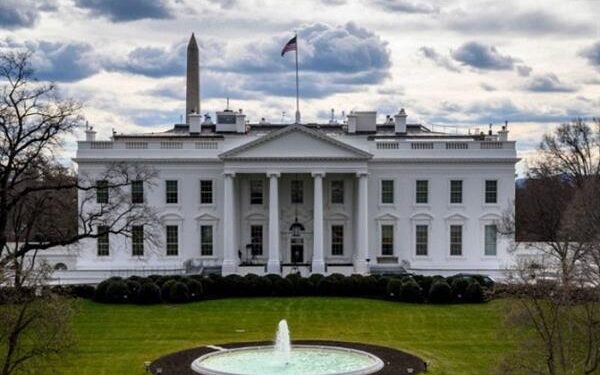 البيت الأبيض ينتقد غرامة الاتحاد الأوروبي على “ميتا” و”أبل”: لن نتسامح مع الابتزاز الاقتصادي