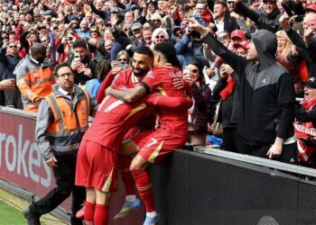 محمد صلاح يفوز بلقب الدوري الإنجليزي للمرة الثالثة في تاريخه