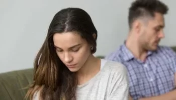 علامات بتقول إنك مش جاد في علاقتك العاطفية