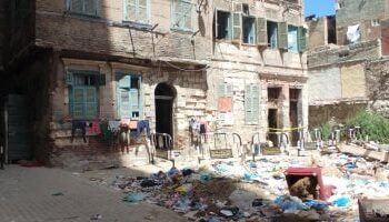 نيابة الجمرك بالإسكندرية تباشر التحقيق في حادث انهيار عقار أسفر عن مقتل ربة منزل وأبنائها