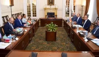 وزيرا خارجية مصر وسيشل يبحثان الأوضاع في غزة ويؤكدان دعم وقف إطلاق النار وإعادة الإعمار