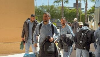 بعثة بيراميدز تصل مكناس وتشتكي الجيش الملكي للكاف بسبب “مضايقات” قبل مواجهة دوري الأبطال