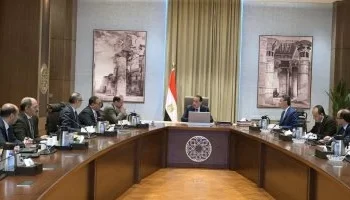 رئيس مجلس الوزراء يتابع إجراءات توفير السلع التموينية ومخزون القمح مع وزارتي التموين والمالية