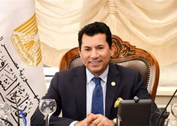 وزير الرياضة يطمئن على فريال أشرف بعد إصابتها في بطولة الدوري العالمي للكاراتيه