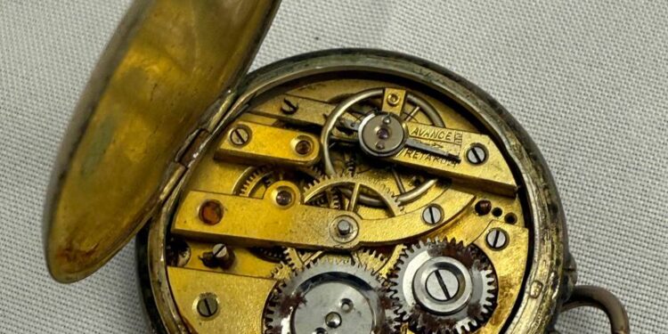 مزاد في المملكة المتحدة لبيع مقتنيات نادرة من سفينة تايتانيك.. بينها ساعة أحد الضحايا