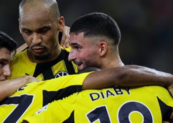 الاتحاد يحقق فوزًا مثيرًا على الاتفاق بثلاثية مقابل هدفين في دوري روشن