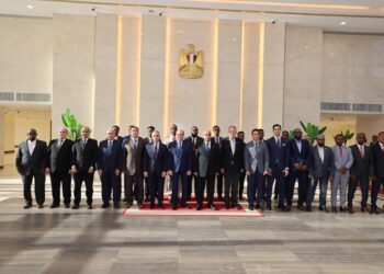 وزير العدل يكرم وفدا قضائيا صوماليا بعد اجتيازه التدريب بمركز الدراسات القضائية