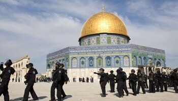 مستوطنون يقتحمون المسجد الأقصى واحتجاز فلسطينيين خلال اقتحام قوات الاحتلال لقرية حوسان