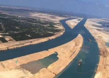 صحيفة أمريكية: السيسي رفض طلب ترامب مرور السفن الأمريكية مجانا عبر قناة السويس