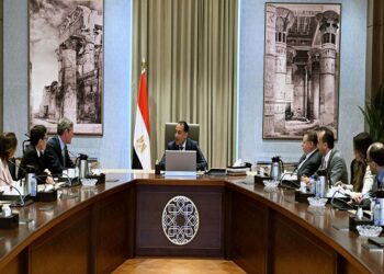 رئيس الوزراء يبحث مع الرئيس التنفيذي لشركة “فيزا” خطط التوسع والاستثمار في مصر