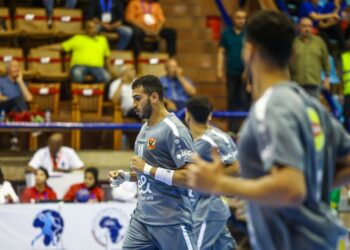 رجال يد الأهلي يتأهلون إلى نهائي كأس الكؤوس الإفريقية بعد فوز مستحق على درب السلطان المغربي