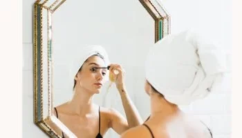 5 خطوات لمكياج نهاري عملي وأنيق يدوم طوال يوم العمل