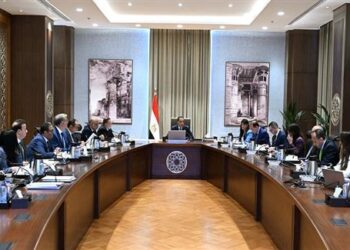 رئيس الوزراء يتابع مستجدات الموقف الحالي لبرنامج الطروحات الحكومية