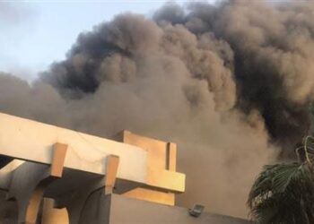 اندلاع حريق ضخم بمصنع بلاستيكات في 6 أكتوبر.. والحماية المدنية تدفع بـ14 سيارة إطفاء