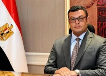 وزير الإسكان يتفقد سير العمل بعدة مشروعات في العلمين الجديدة