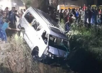 مصرع طفلة وإصابة 9 آخرين في انقلاب ميكروباص على الطريق الصحراوي بأسيوط