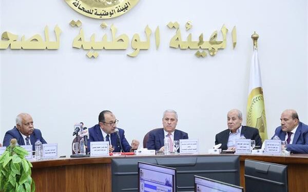 وزير قطاع الأعمال العام يثمن دور الهيئة الوطنية للصحافة في دعم التنمية والإصلاح