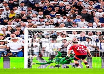 توتنهام يتقدم على مانشستر يونايتد بهدف نظيف في الشوط الأول بنهائي الدوري الأوروبي